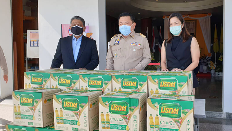 Donated of Morakot cooking oil to Mr.Wanchai Kongkasem, Samut Prakan Governor.