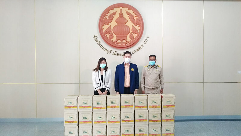 Donated of TIP cooking oil to  Mr. Suchin Chaichumsak, Nonthaburi Governor.