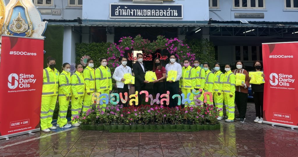 Sime Darby Oils Thailand has implemented internal waste separation processes to enable the production of protective uniforms for our street sweepers.